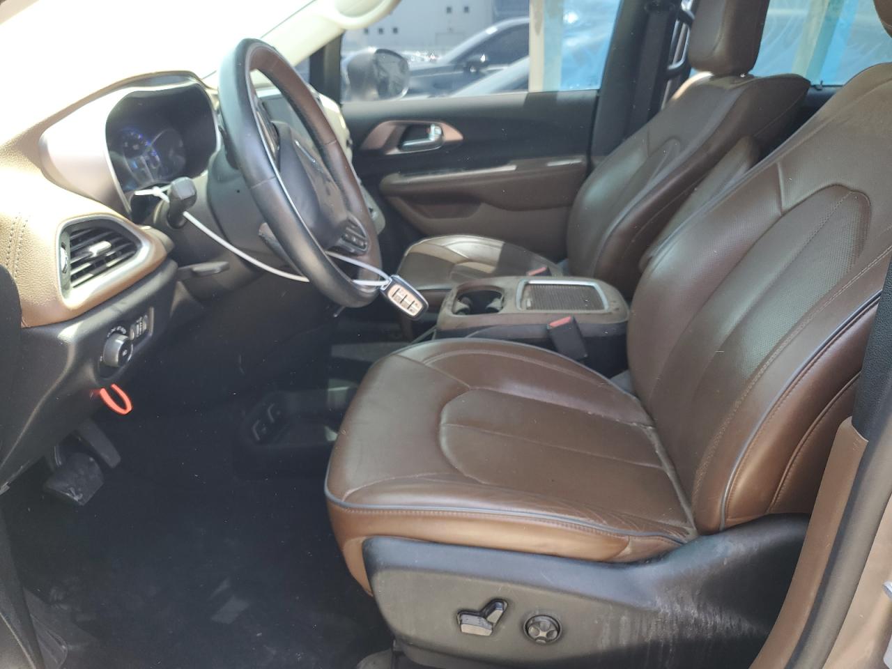 2017 Chrysler Pacifica VIN 2C4RC1GG7HR770608 COPART salvage auction — HAIL, Salvage Title, sold $4,100 on 2025-05-16 (photo 7)