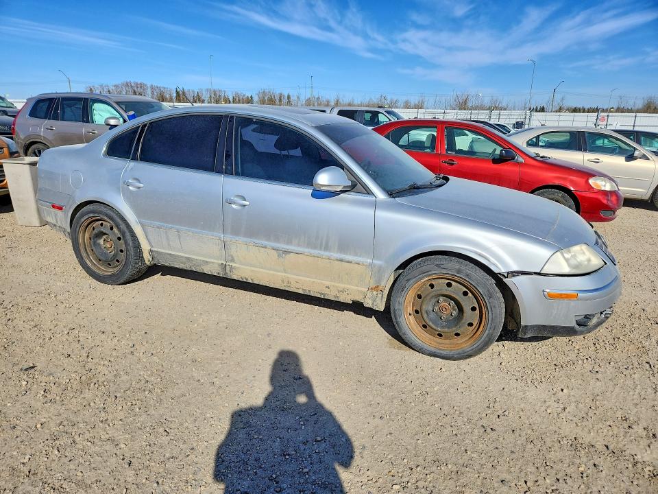 2005 Volkswagen Passat VIN WVWAE63B25P028645 COPART salvage auction — FRONT END, AB - BOS - SALVAGE, sold $400 on 2026-07-02 (photo 4)