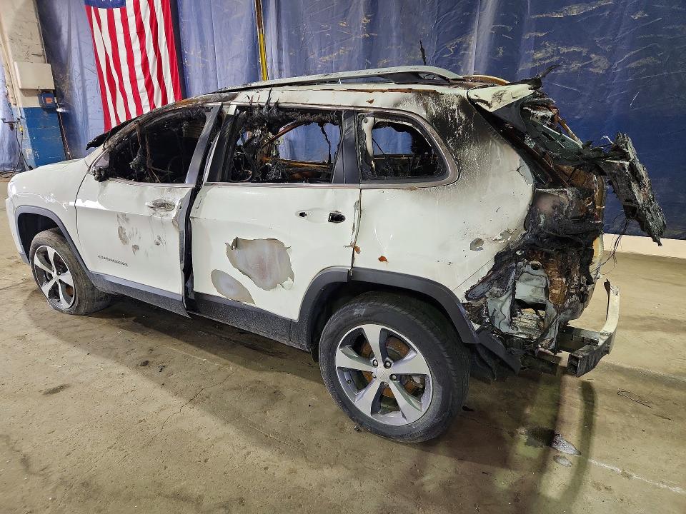 2019 Jeep Cherokee VIN 1C4PJMDN4KD320474 COPART salvage auction — INTERIOR BURN, Mi - Certificate Of Title, sold $300 on 2026-07-02 (photo 2)