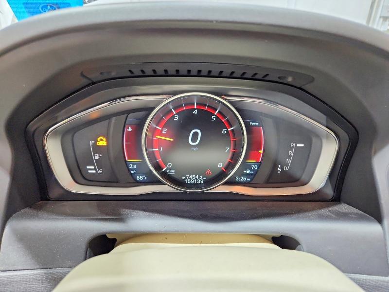 2015 Volvo Xc60 VIN YV4902RK7F2710580 COPART salvage auction — BURN, NH - CERT OF TITLE-SALVAGE, sold $1,300 on 2026-07-02 (photo 9)