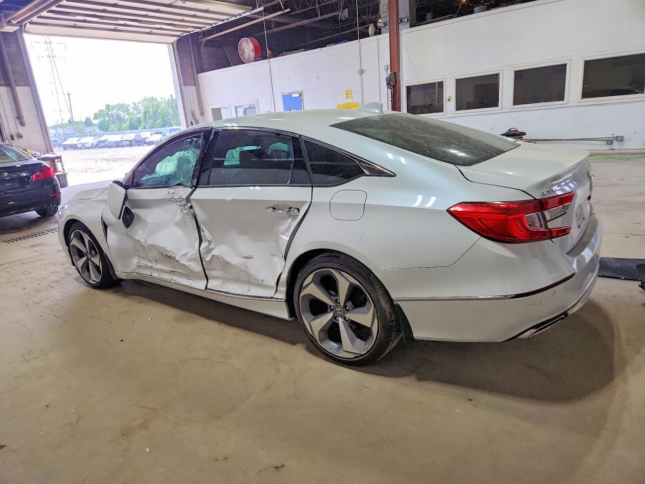 2018 Honda Accord VIN 1HGCV2F91JA015989 COPART salvage auction — Side, MN - CERT OF TITLE-SALVAGE, sold $6,100 on 2026-07-09 (photo 2)