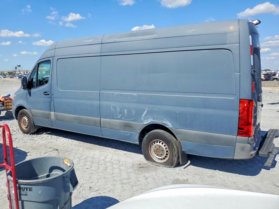 2019 Mercedes-benz VIN WD4PF1CD1KP151771 COPART salvage auction — MINOR DENT/SCRATCHES, Fl - Certificate Of Title, sold $11,500 on 2026-07-27 (photo 2)