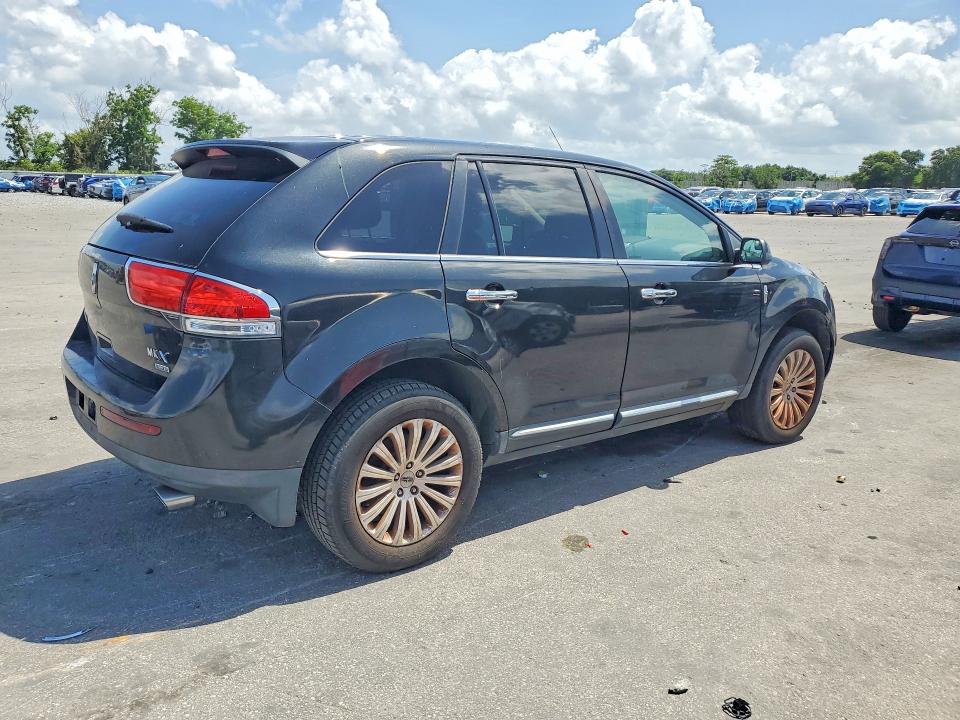 2015 Lincoln Mkx VIN 2LMDJ8JK3FBL22328 COPART salvage auction — NORMAL WEAR, Fl - Certificate Of Title, sold $875 on 2026-07-21 (photo 3)