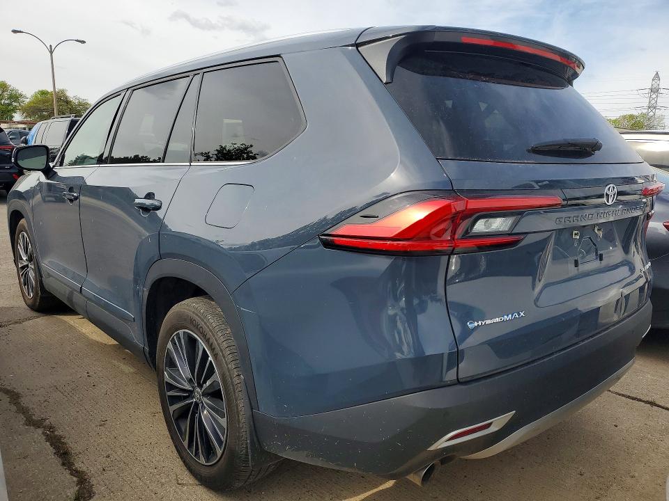 2024 Toyota Highlander VIN 5TDADAB58RS004699 COPART salvage auction — FRONT END, Il - Certificate Of Title, sold $13,100 on 2026-07-21 (photo 2)