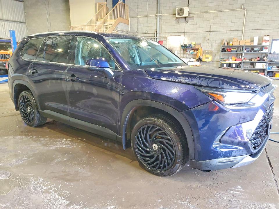 2024 Toyota Highlander VIN 5TDACAB5XRS004495 COPART salvage auction — VANDALISM, On - Permit No Brand - Unfit, sold $25,750 on 2026-07-03 (photo 4)