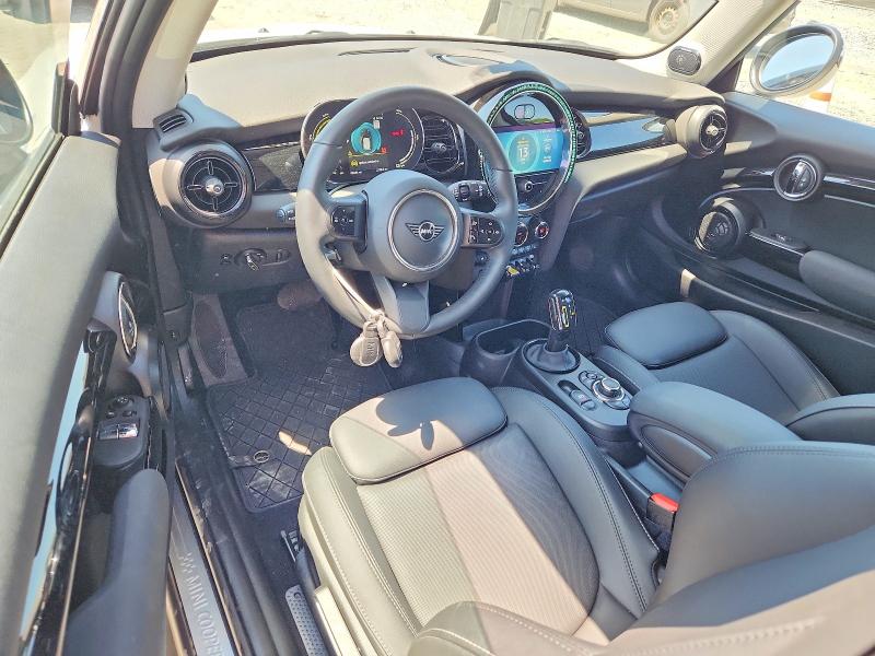 2024 Mini Cooper VIN WMW13DJ01R2V88488 COPART salvage auction — MINOR DENT/SCRATCHES, SC - CERT OF TITLE-SALVAGE, sold $8,900 on 2026-07-06 (photo 8)
