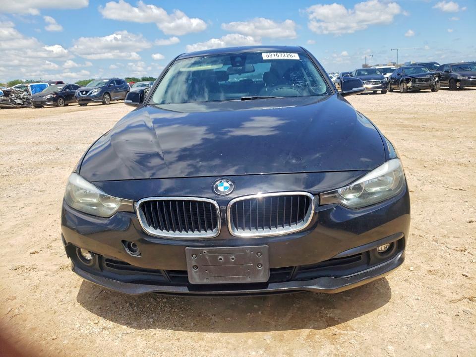 2017 BMW 3er VIN WBA8E1G35HNU18642 COPART salvage auction — NORMAL WEAR, Tx - Certificate Of Title, sold $2,100 on 2026-07-30 (photo 5)