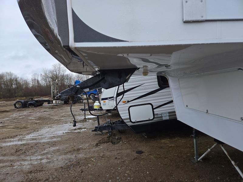 2013 Keystone rv Recreational vehicle (rv) VIN 4YDF33121DB630362 COPART salvage auction — ROOF, QC - IRRECUPERABLE, sold $175 on 2026-07-07 (photo 7)