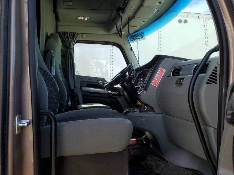 2021 Kenworth T680 VIN 1XKYD49X3MJ452141 COPART salvage auction — SIDE, NE - CERT OF TITLE-SALVAGE, sold $15,300 on 2026-07-09 (photo 5)