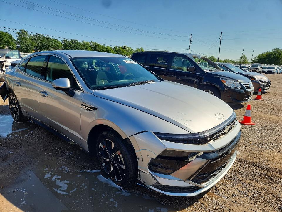 2025 Hyundai Sonata VIN KMHL64JA0SA456907 COPART salvage auction — REAR END, Tx - Nonrepairable Title, sold $4,950 on 2026-07-06 (photo 4)