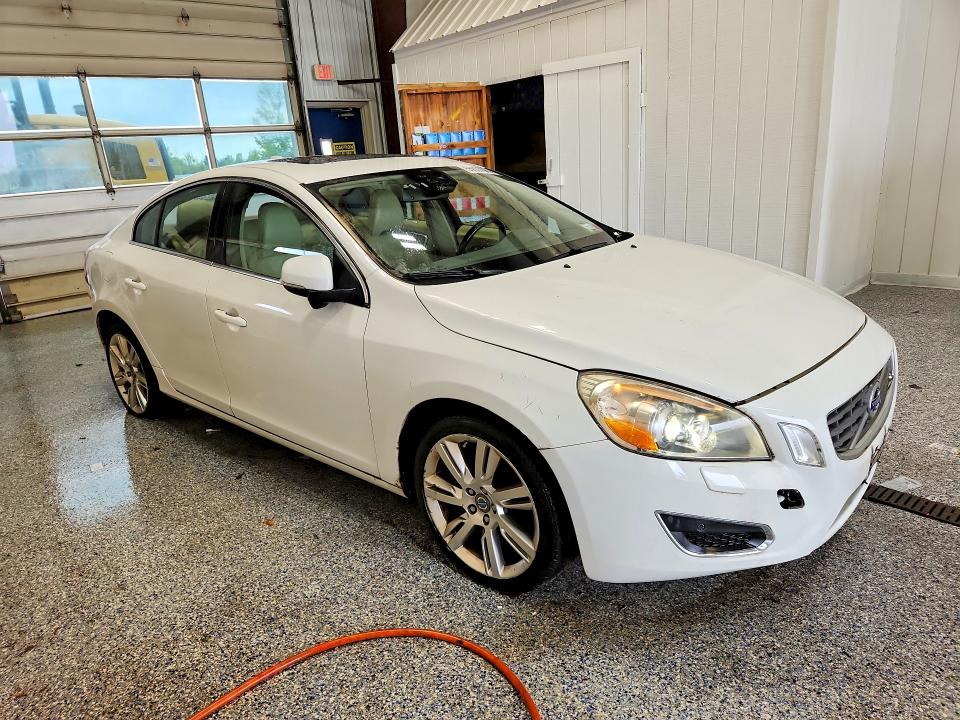 2011 Volvo S60 VIN YV1902FH5B2014266 COPART salvage auction — REAR END, Ny - Mv-907A Salvage Certificate, sold $275 on 2026-08-03 (photo 4)