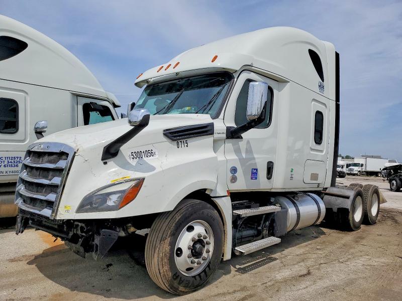 2019 Freightliner Cascadia 126 VIN 1FUJHHDR8KLKV0715 COPART salvage auction — FRONT END, IN - CERT OF TITLE-SALVAGE TITLE, sold $10,000 on 2026-08-13 (photo 2)