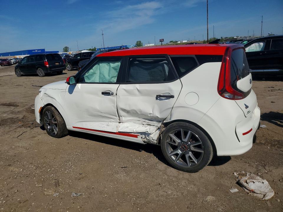 2020 Kia Soul VIN KNDJ63AU7L7119147 COPART salvage auction — SIDE, Salvage Title, sold $2,850 on 2026-07-10 (photo 2)