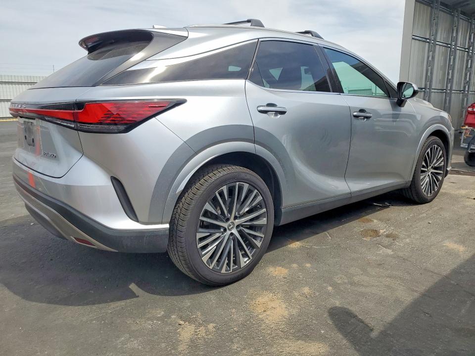 2023 Lexus Rx 350 VIN 2T2BAMBA0PC001048 COPART salvage auction — MINOR DENT/SCRATCHES, Ca - Dis/Dlr/Exp Only Clean Title, sold $30,000 on 2026-07-27 (photo 3)