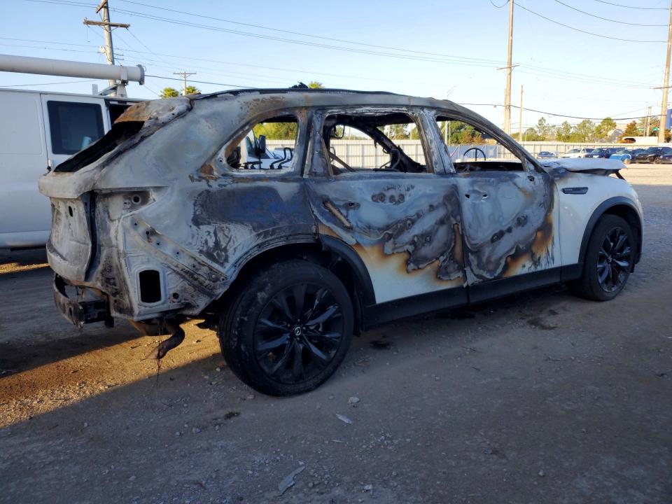 2025 Mazda Cx-90 VIN JM3KKCHD4S1243326 COPART salvage auction — Burn Interior, Fl - Certificate Of Destruction, sold $3,050 on 2026-07-17 (photo 3)