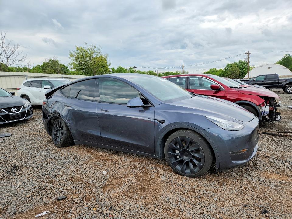 2021 Tesla Model y VIN 5YJYGDEE8MF241337 COPART salvage auction — REAR END, IN - CERT OF TITLE-SALVAGE TITLE, sold $5,100 on 2026-07-02 (photo 4)