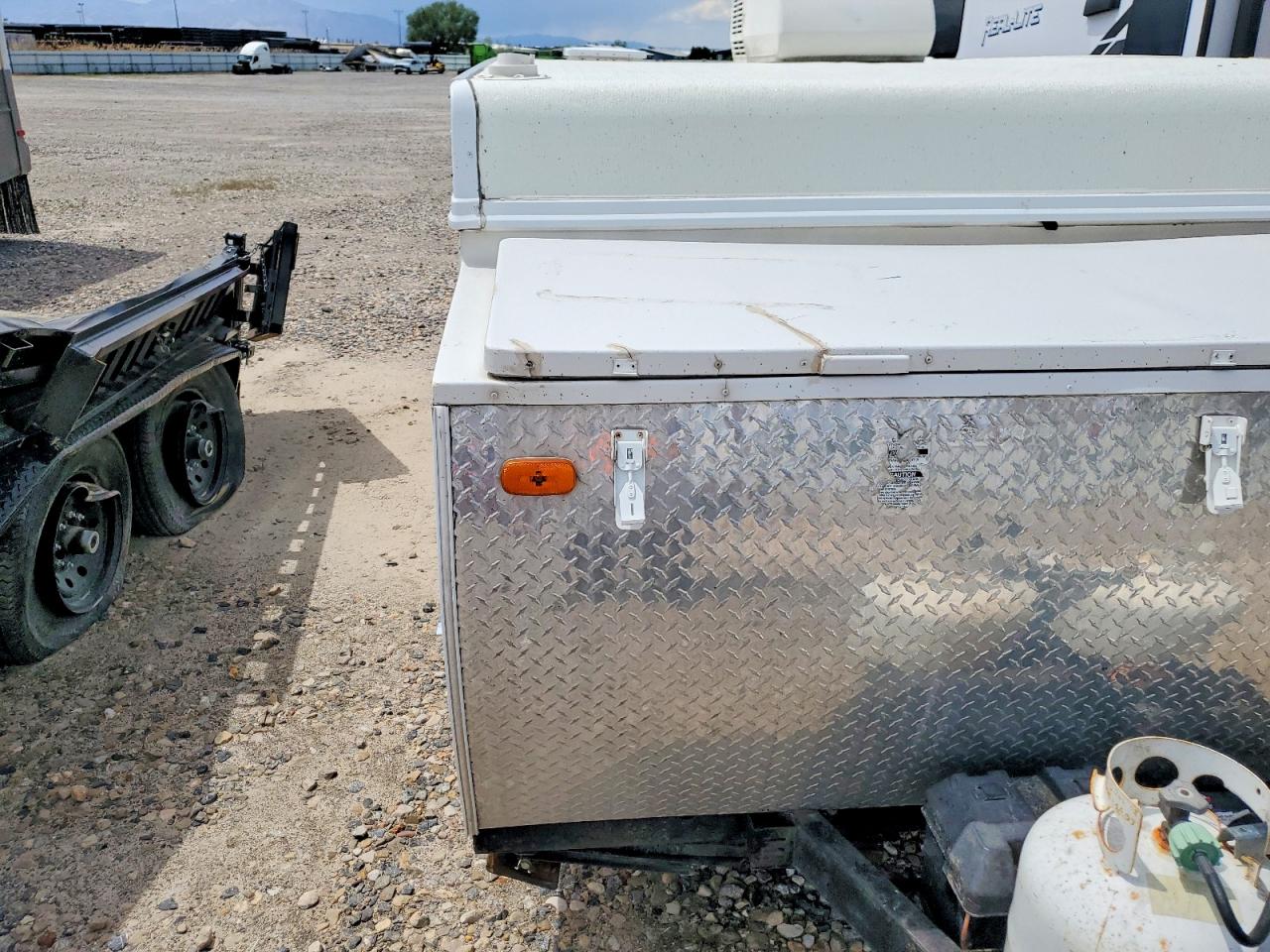 2008 Forest River Fores011ds VIN 4X4CFS7188D159689 COPART salvage auction — Minor Dent/Scratches, UT - CERTIFICATE OF TITLE, sold $1,700 on 2026-06-30 (photo 9)