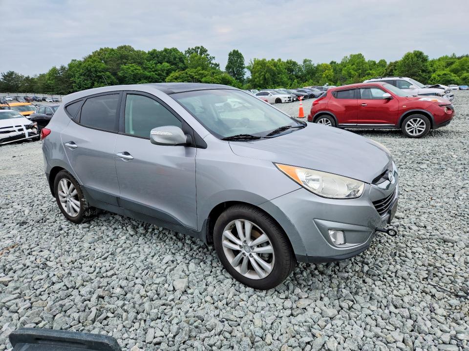 2012 Hyundai Tucson VIN KM8JU3ACXCU530875 COPART salvage auction — NORMAL WEAR, Ca - Dealer Only Clean Title, sold $150 on 2026-07-29 (photo 4)