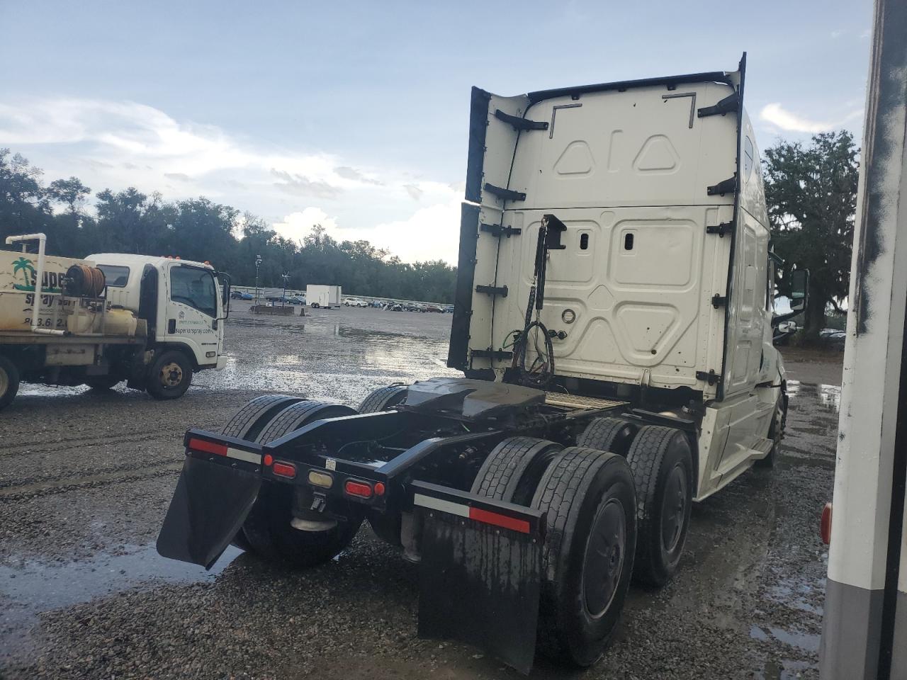 2020 Freightliner Cascadia 126 VIN 3AKJHHDR9LSME2503 COPART salvage auction — Minor Dent/Scratches, PA - CERT OF TITLE, sold $23,700 on 2026-08-14 (photo 4)