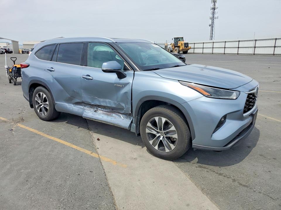 2021 Toyota Highlander VIN 5TDHBRCH1MS020747 COPART salvage auction — SIDE, Ca - Salvage Certificate, sold $16,300 on 2026-07-02 (photo 4)