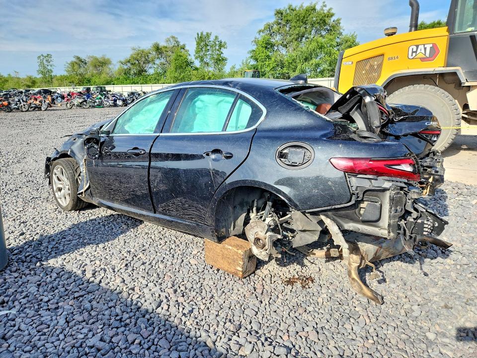 2021 Alfa romeo Giulia VIN ZARFANBN8M7647830 COPART salvage auction — ROLLOVER, Il - Junking Cert Of A Vehicle, sold $650 on 2026-07-27 (photo 2)