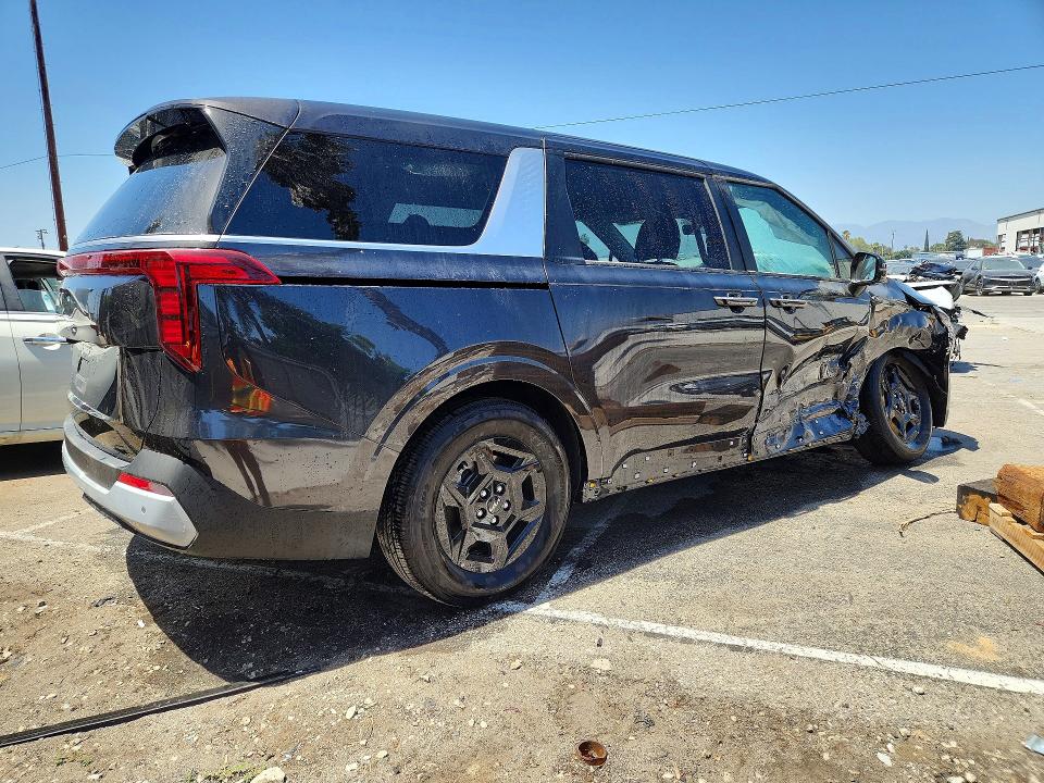 2026 Kia Carnival VIN KNDNB5K37T6599193 COPART salvage auction — Side, CA - CERTIFICATE OF TITLE, sold $15,600 on 2026-06-03 (photo 3)