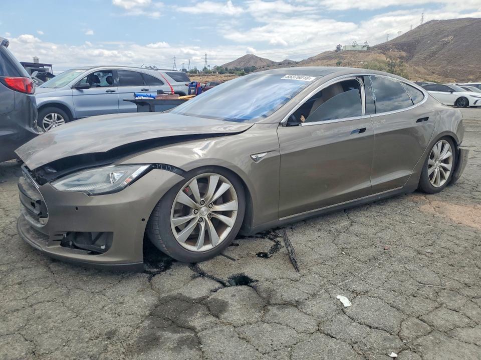2016 Tesla Model s VIN 5YJSA1E20GF123881 — COPART salvage auction photo