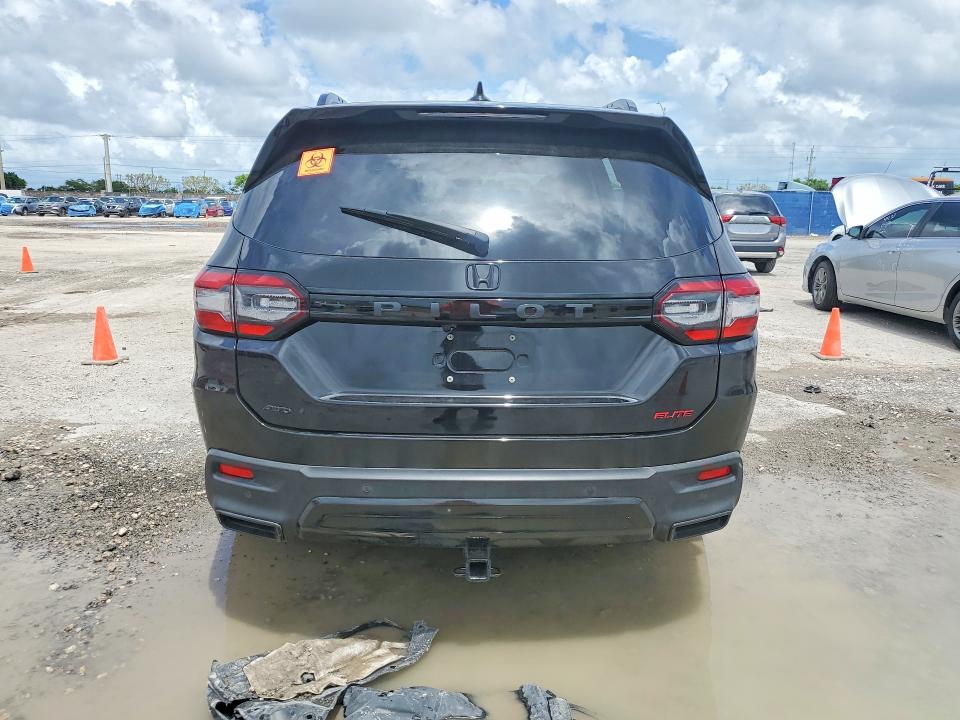 2024 Honda Pilot VIN 5FNYG1H85RB040460 COPART salvage auction — WATER/FLOOD, Salvage Title, sold $11,200 on 2026-07-29 (photo 6)