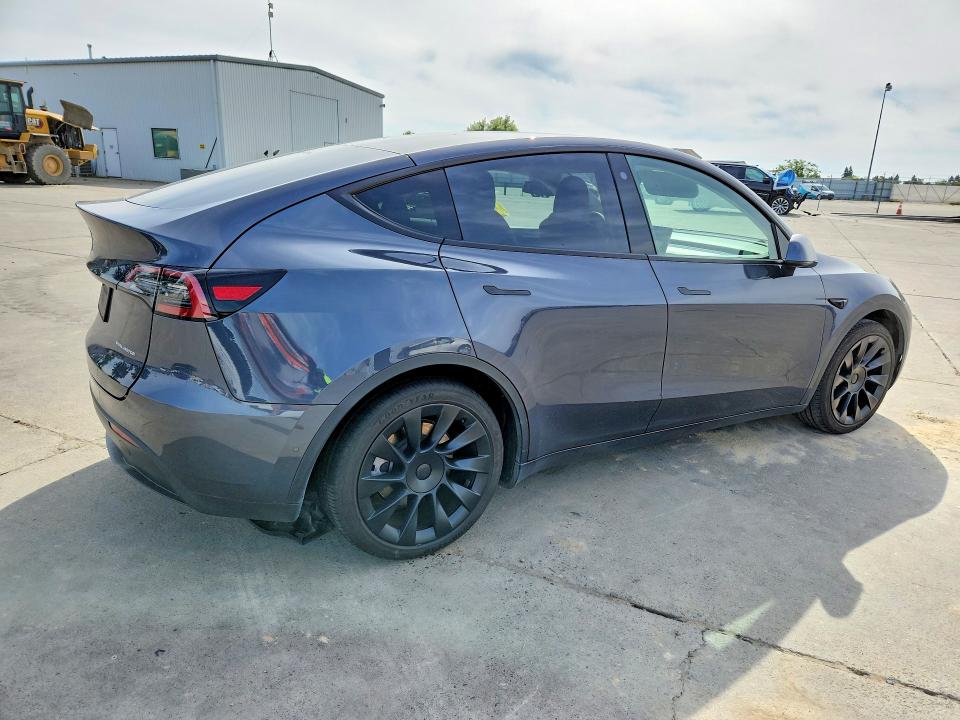 2022 Tesla Model y VIN 7SAYGDEE9NF569774 COPART salvage auction — REAR END, CA - SALVAGE CERTIFICATE, sold $11,400 on 2026-07-06 (photo 3)