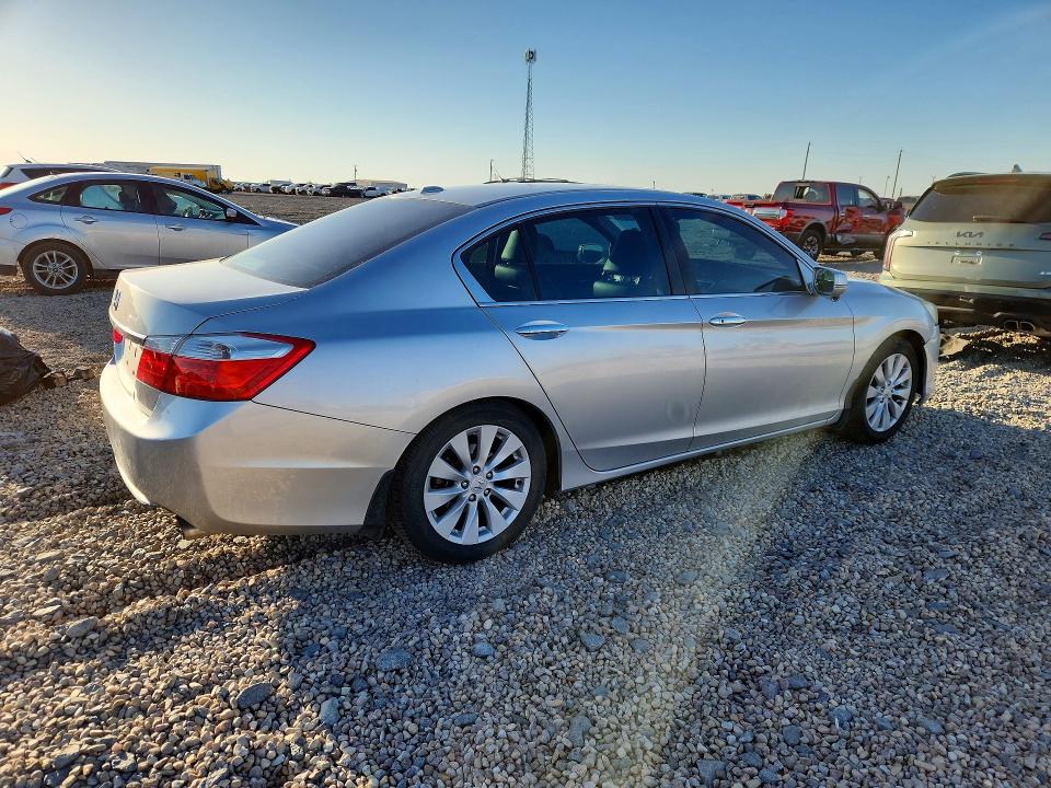 2013 Honda Accord VIN 1HGCR2F84DA137827 COPART salvage auction — MINOR DENT/SCRATCHES, Tx - Certificate Of Title (P), sold $5,000 on 2026-07-03 (photo 3)