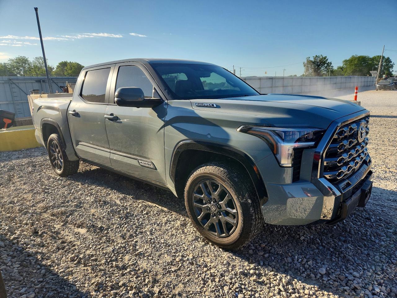 2025 Toyota Tundra VIN 5TFNC5DB8SX114134 COPART salvage auction — Hail, MO - SALVAGE CERTIFICATE OF TITLE, sold $44,750 on 2026-07-01 (photo 4)