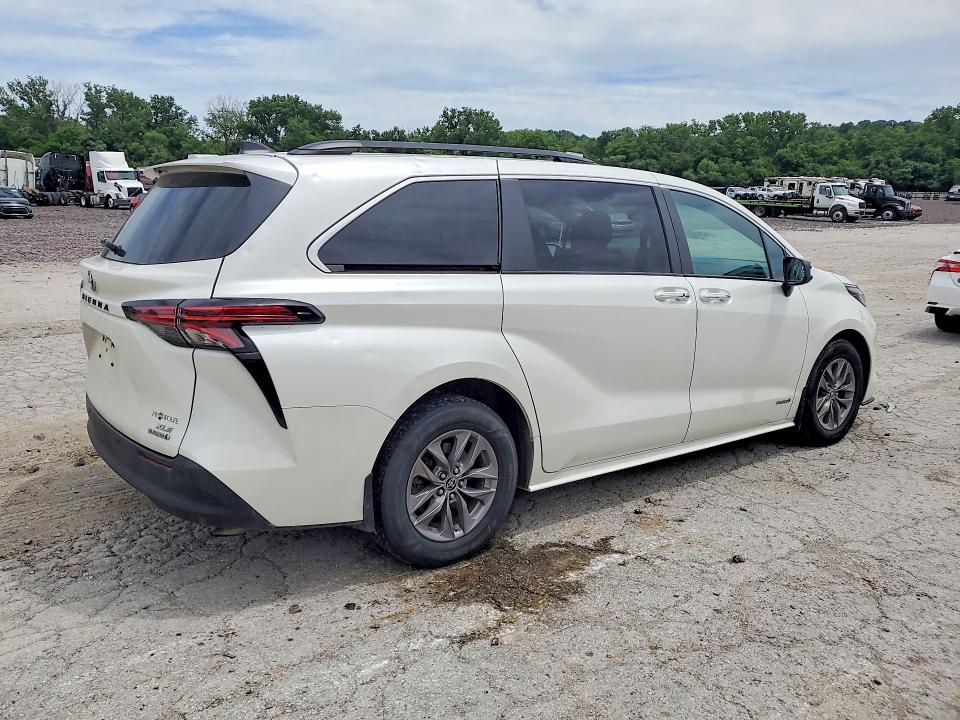2021 Toyota Sienna VIN 5TDJSKFC5MS026348 COPART salvage auction — HAIL, Salvage Title, sold $18,600 on 2026-07-28 (photo 3)