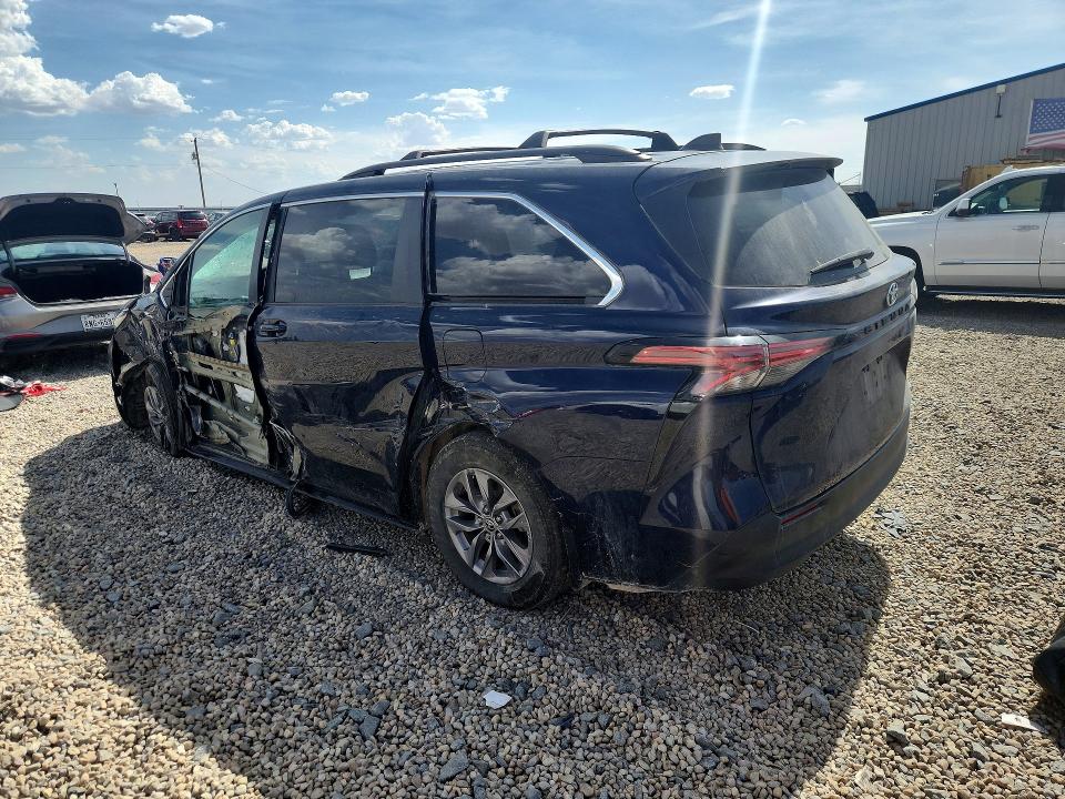 2021 Toyota Sienna VIN 5TDKRKEC1MS061955 COPART salvage auction — SIDE, TX - SALVAGE VEHICLE TITLE, sold $100 on 2026-07-28 (photo 2)