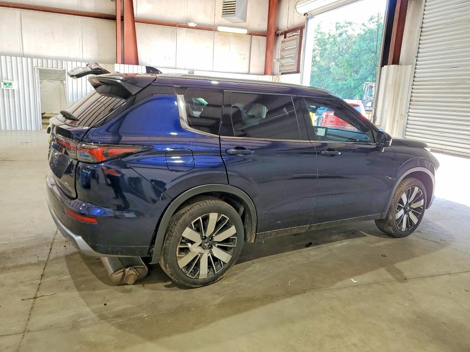 2025 Mitsubishi Outlander VIN JA4J3WA8XSZ057057 COPART salvage auction — SIDE, TX - SALVAGE VEHICLE TITLE, sold $8,400 on 2026-07-13 (photo 3)