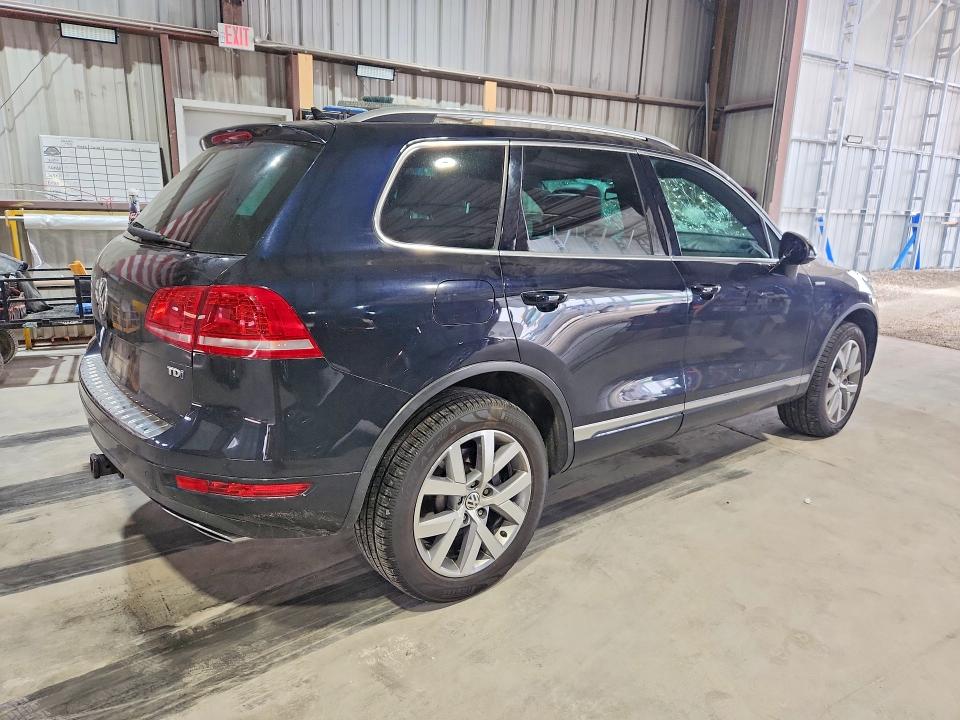 2014 Volkswagen Touareg VIN WVGEP9BPXED013575 COPART salvage auction — HAIL, Mo - Salvage Certificate Of Title, sold $1,550 on 2026-07-28 (photo 3)