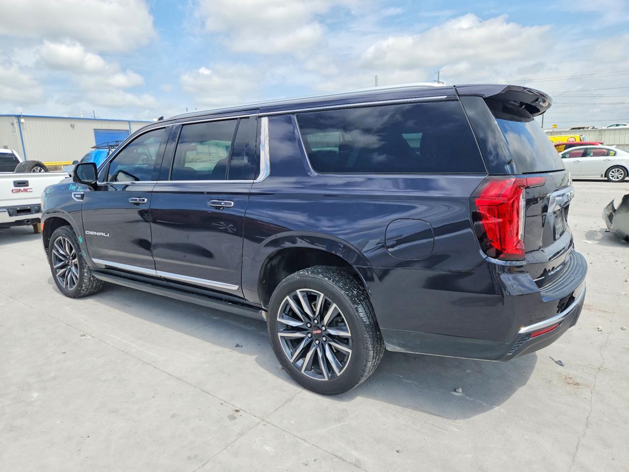 2023 GMC Yukon XL VIN 1GKS2JKT6PR335581 COPART salvage auction — Front End, TX - SALVAGE VEHICLE TITLE, sold $33,500 on 2026-07-02 (photo 2)