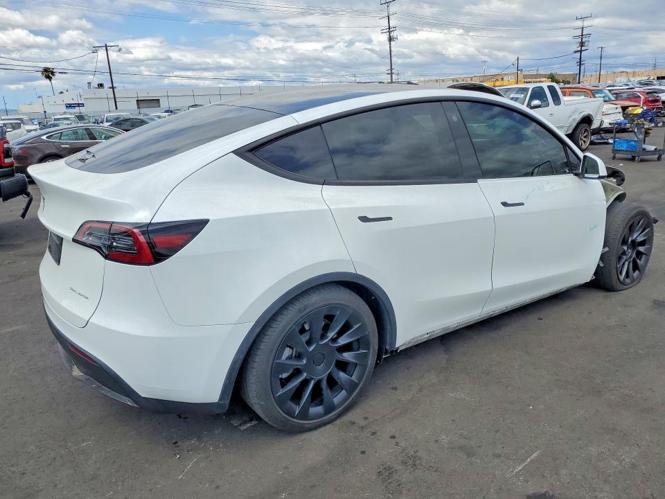 2023 Tesla Model y VIN 7SAYGDEE0PA071687 COPART salvage auction — FRONT END, Salvage Title, sold $12,200 on 2026-07-22 (photo 3)