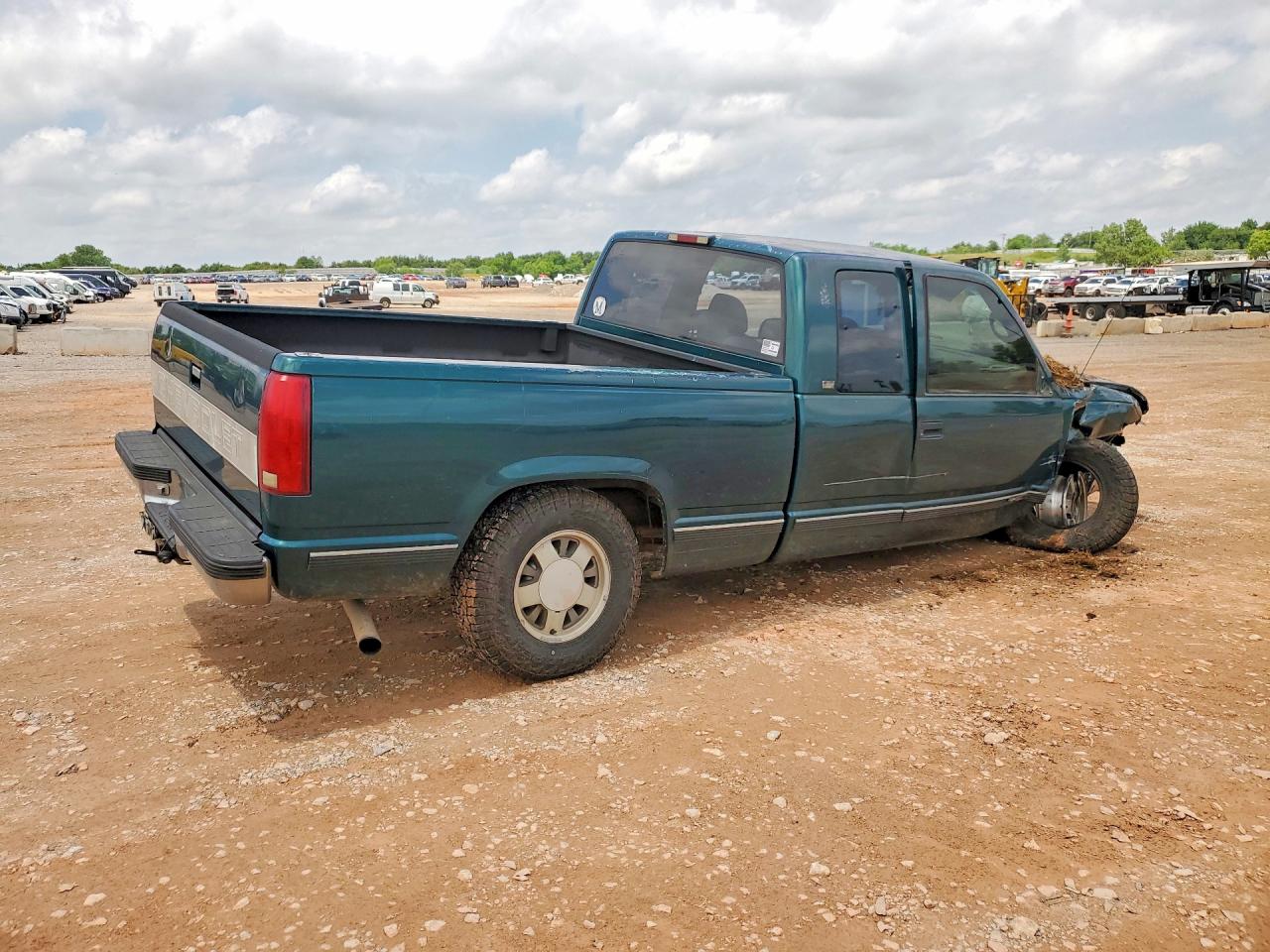 1996 Chevrolet GMT VIN 2GCEC19RXT1129764 COPART salvage auction — Front End, OK - CERT OF TITLE-SALVAGE, sold $300 on 2026-07-09 (photo 3)