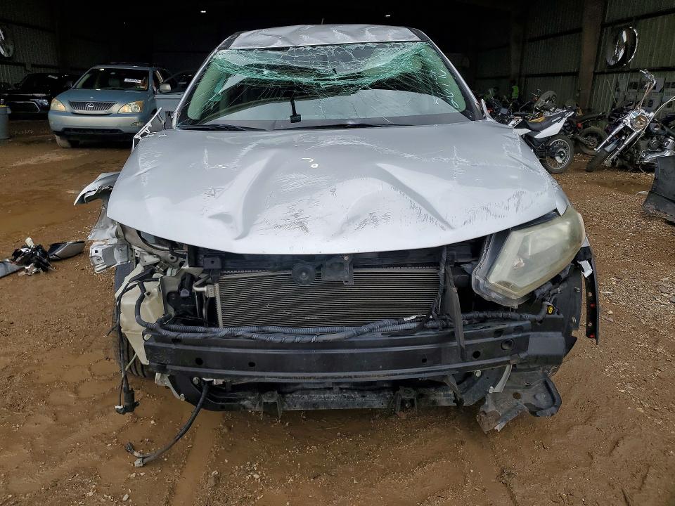 2016 Nissan Rogue VIN KNMAT2MV5GP688253 COPART salvage auction — ROLLOVER, Tx - Salvage Vehicle Title, sold $650 on 2026-07-27 (photo 5)