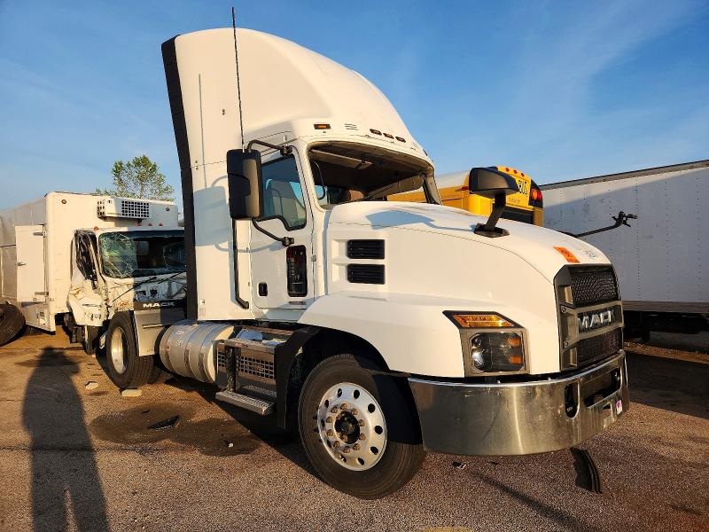 2022 Mack Anthem VIN 1M1AN4AY1NM003166 — COPART salvage auction photo