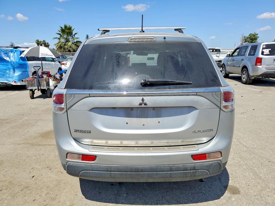 2014 Mitsubishi Outlander VIN JA4AD3A32EZ015597 COPART salvage auction — MINOR DENT/SCRATCHES, CA - APP FOR DUP CLEAN OR AC, sold $325 on 2026-09-04 (photo 6)