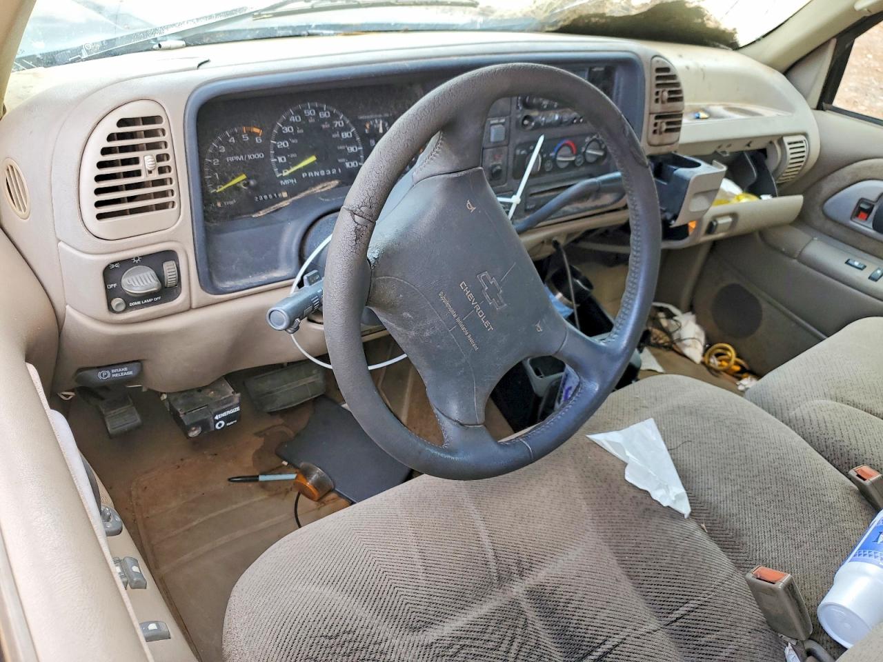 1996 Chevrolet GMT VIN 2GCEC19RXT1129764 COPART salvage auction — Front End, OK - CERT OF TITLE-SALVAGE, sold $300 on 2026-07-09 (photo 8)