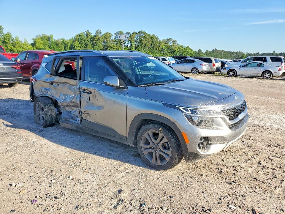 2023 Kia Seltos VIN KNDEU2AA2P7392106 COPART salvage auction — SIDE, Tx - Salvage Vehicle Title, sold $3,400 on 2026-07-21 (photo 4)