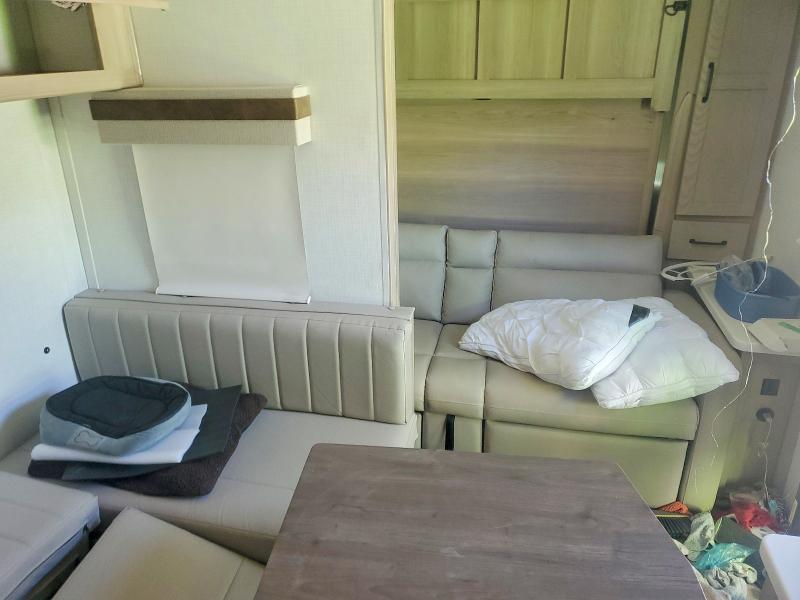 2024 Forester river Recreational vehicle (rv) VIN 4X4TRLB21RD459993 COPART salvage auction — ALL OVER, ON - PERMIT NO BRAND - UNFIT, sold $2,100 on 2026-09-15 (photo 5)