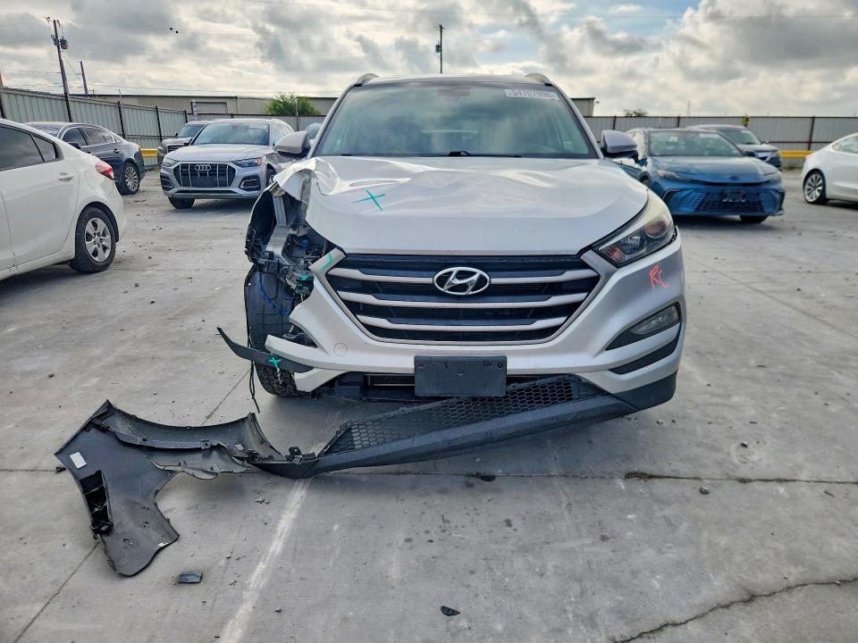 2017 Hyundai VIN KM8J3CA47HU403777 COPART salvage auction — FRONT END, Tx - Salvage Vehicle Title, sold $350 on 2026-07-28 (photo 5)