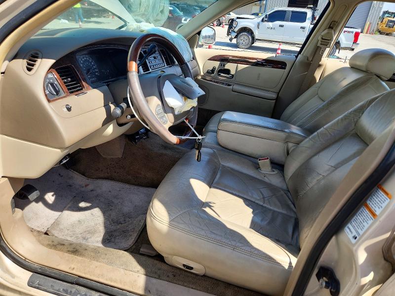 2000 Lincoln TOWN CAR VIN 1LNHM83W0YY938434 COPART salvage auction — FRONT END, KY - CERT OF TITLE-SALVAGE, sold $500 on 2026-07-09 (photo 7)
