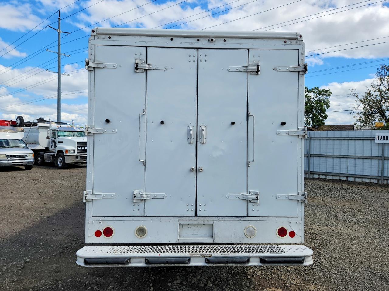 2016 Freightliner All models VIN 4UZAC2DV1GCHX0616 COPART salvage auction — Minor Dent/Scratches, OR - CERTIFICATE OF TITLE, sold $7,500 on 2026-09-11 (photo 6)