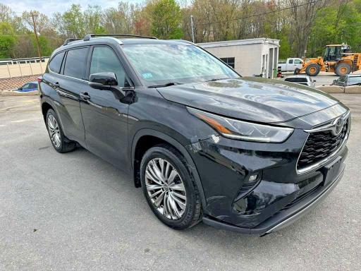 2023 Toyota Highlander VIN 5TDKDRBH8PS035011 COPART salvage auction — MINOR DENT/SCRATCHES, Salvage Title, sold $24,200 on 2026-07-14 (photo 4)