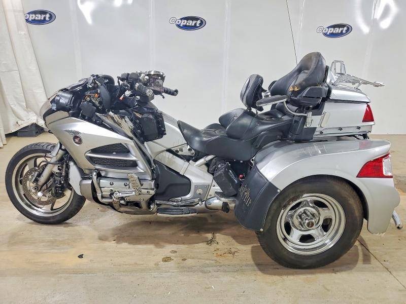 2015 Honda Gl1800c VIN JH2SC68G1FK300557 COPART salvage auction — FRONT END, Tx - Salvage Vehicle Title, sold $4,950 on 2026-07-09 (photo 3)