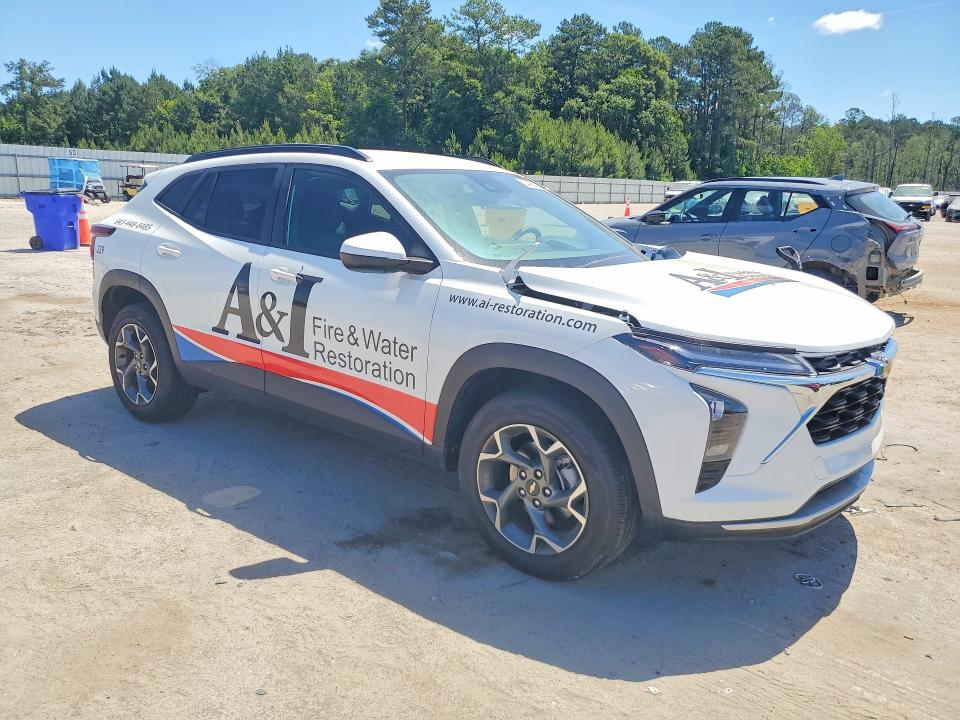 2025 Chevrolet Trax VIN KL77LHEP2SC279847 COPART salvage auction — SIDE, Sc - Cert Of Title-Salvage, sold $6,400 on 2026-07-27 (photo 4)